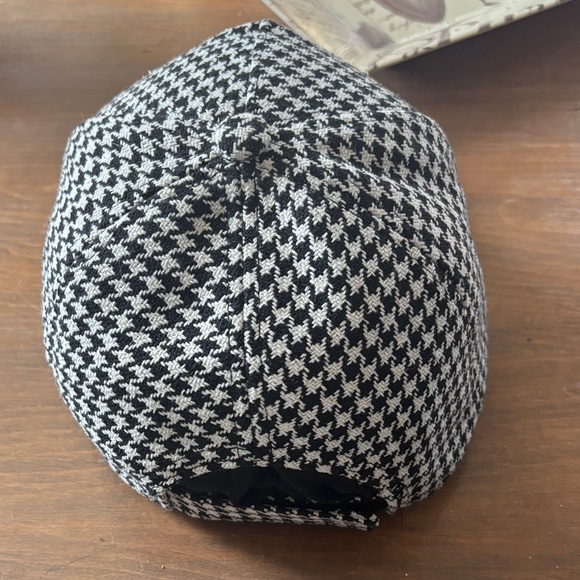 Juicy Couture Black and White Houndstooth Hat - Picture 3 of 4